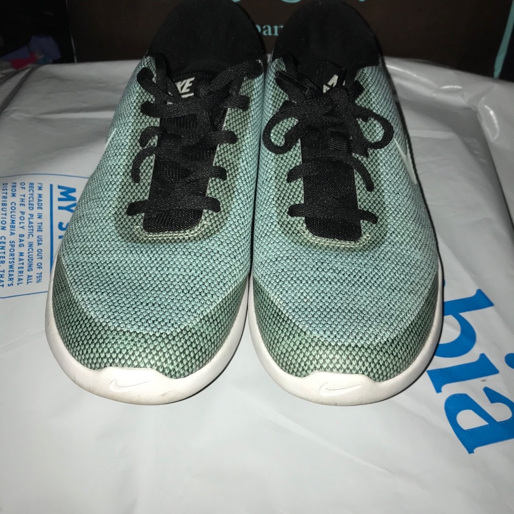 Women’s Nike Flex 8.5 Great Used Condition Green